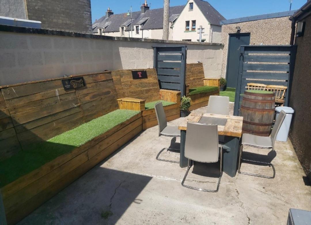 5 Riverside Place Thurso. 2 Bed, 2 Bathrooms. Exterior photo