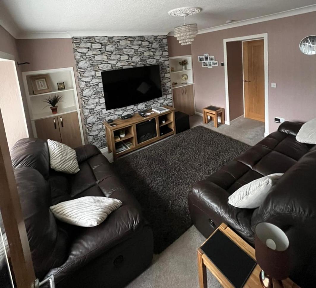 5 Riverside Place Thurso. 2 Bed, 2 Bathrooms. Exterior photo