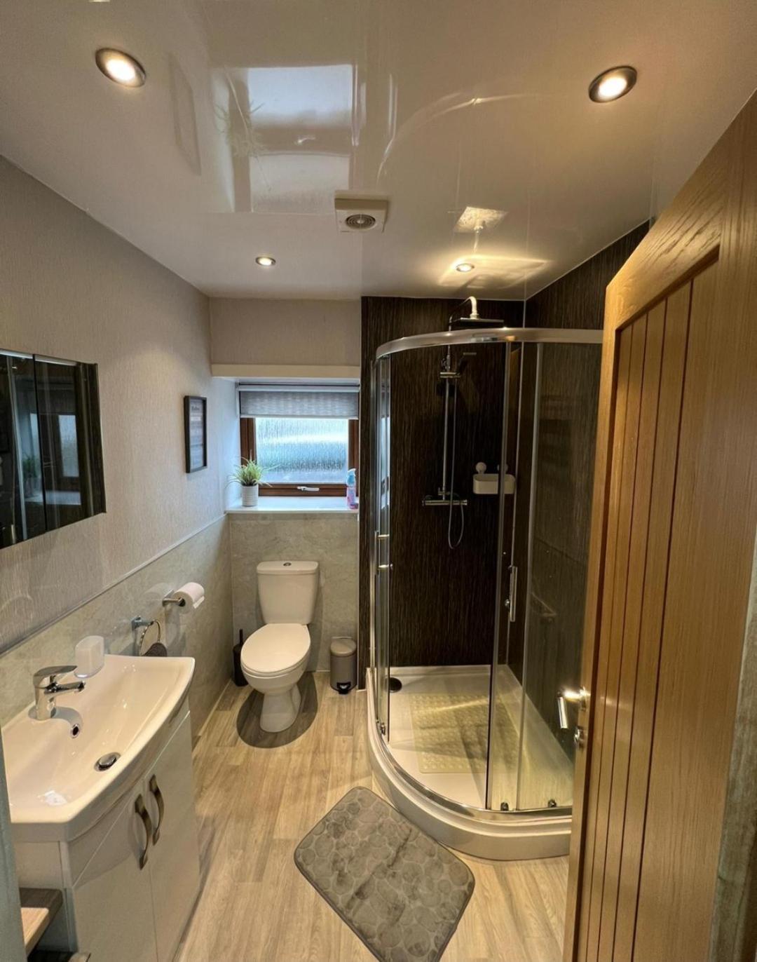 5 Riverside Place Thurso. 2 Bed, 2 Bathrooms. Exterior photo