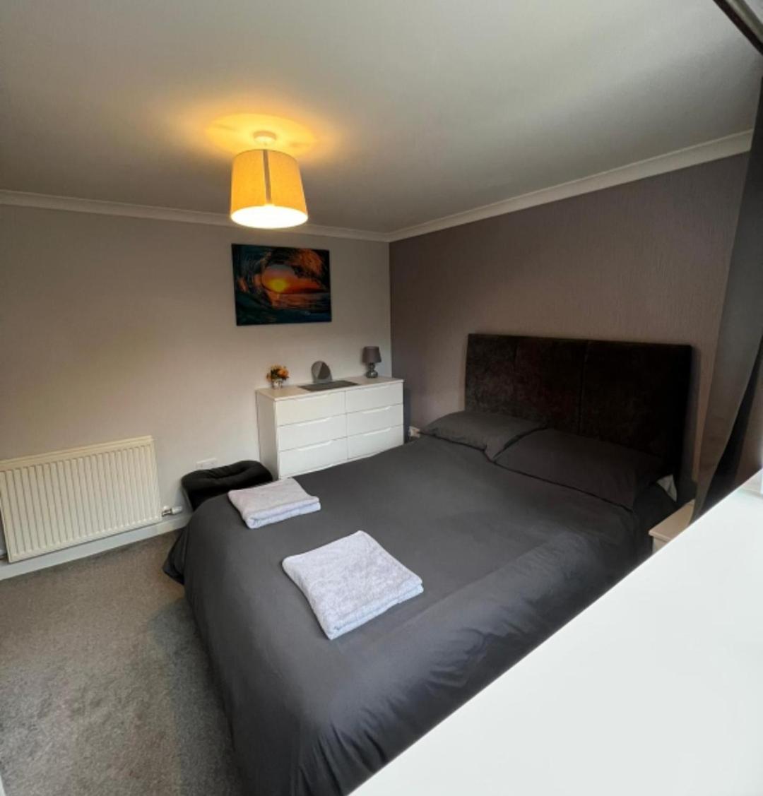 5 Riverside Place Thurso. 2 Bed, 2 Bathrooms. Exterior photo